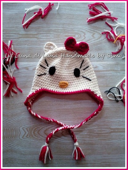 Cappellino bambina Hello Kitty all'uncinetto
