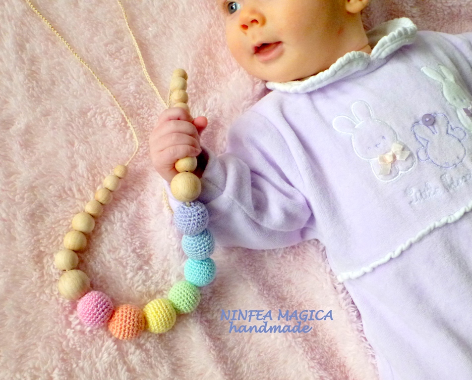 Collana da allattamento e babywearing l'arcobaleno