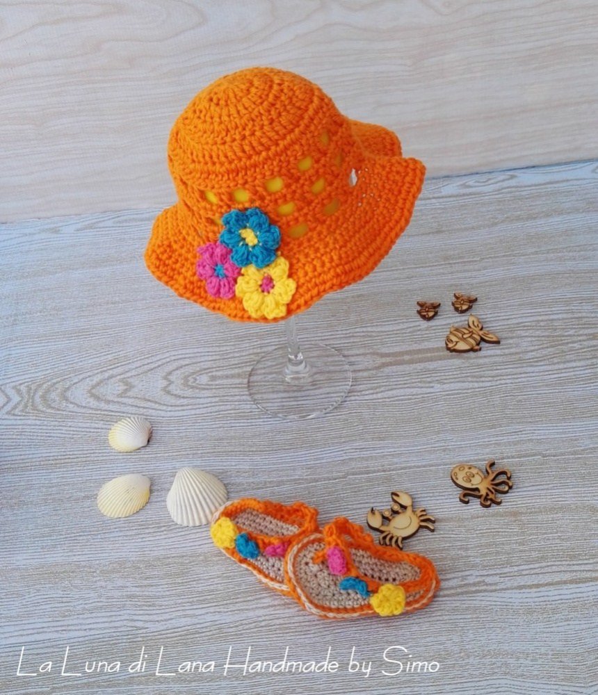 	Cappello estivo uncinetto e sandali infradito per bimba coordinati