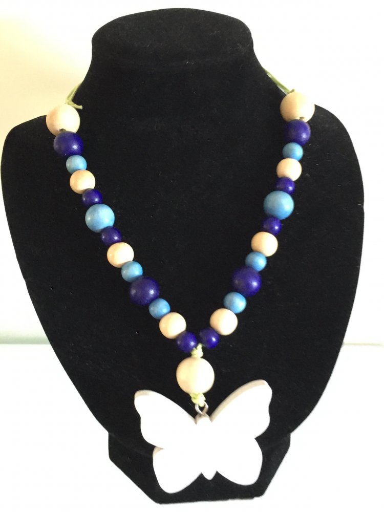 Collana allattamento in legno naturale colorato e farfalla