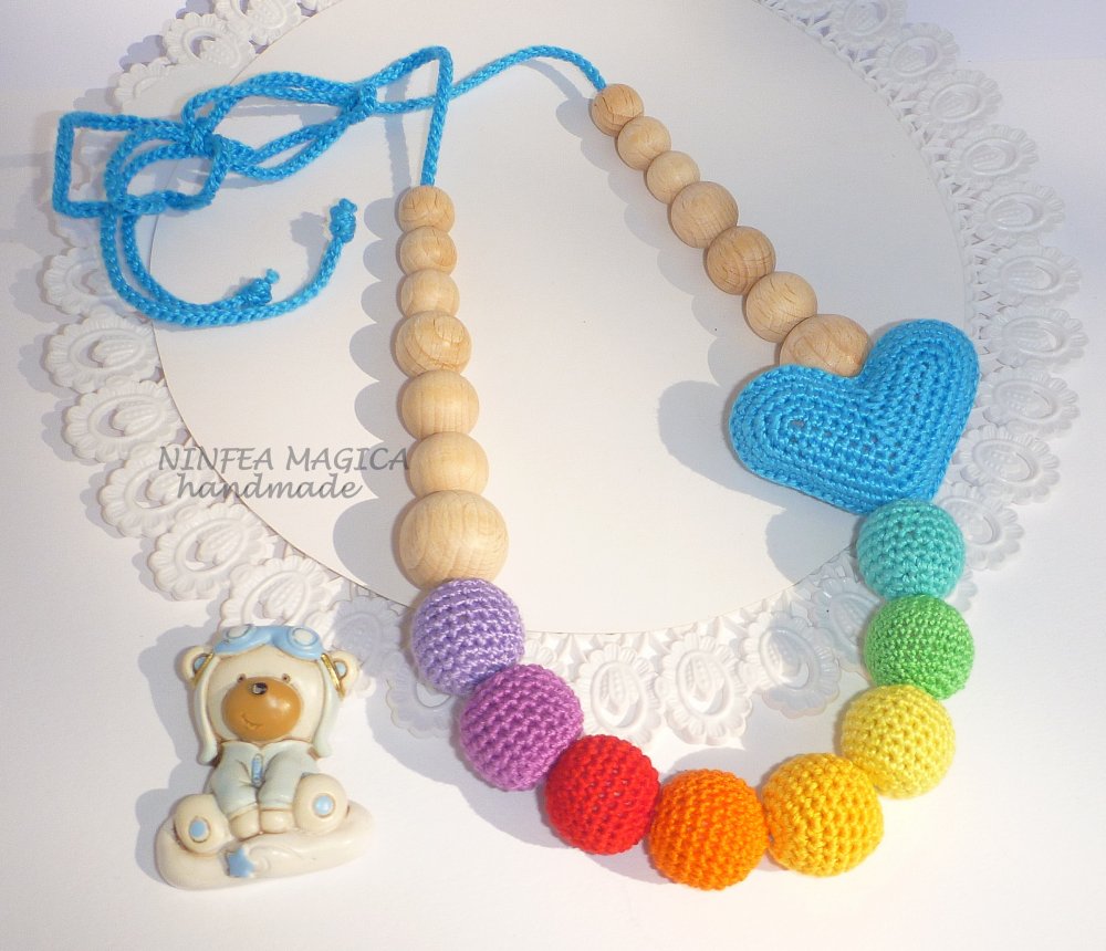 Collana da allattamento e babywearing con il cuore azzuro