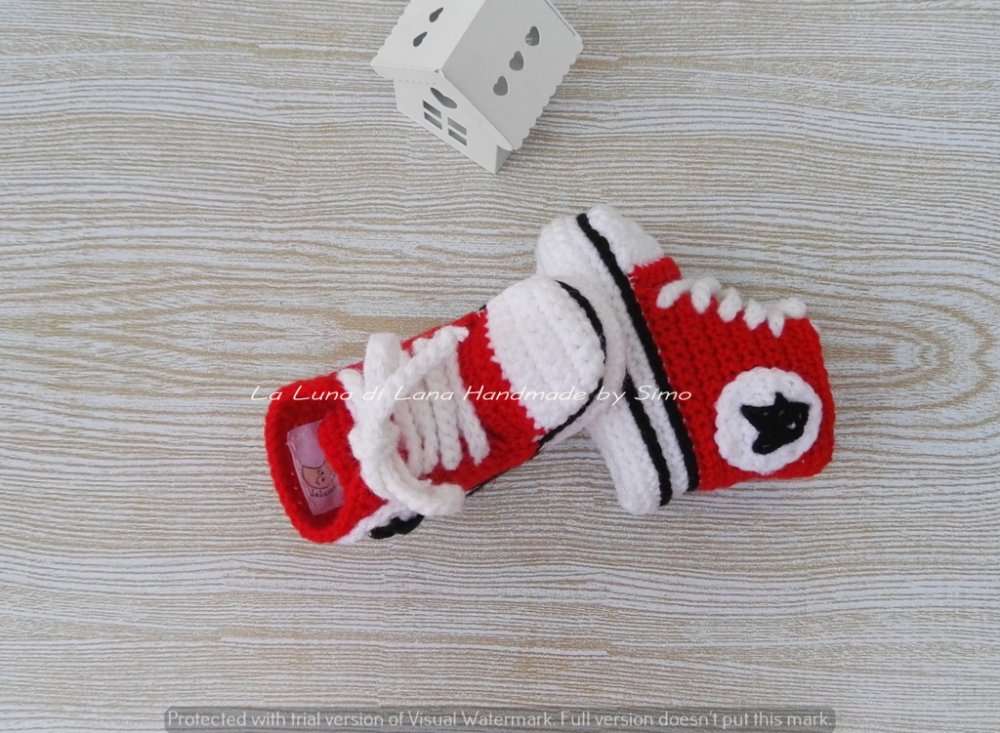 scarpette per neonato stile Converse