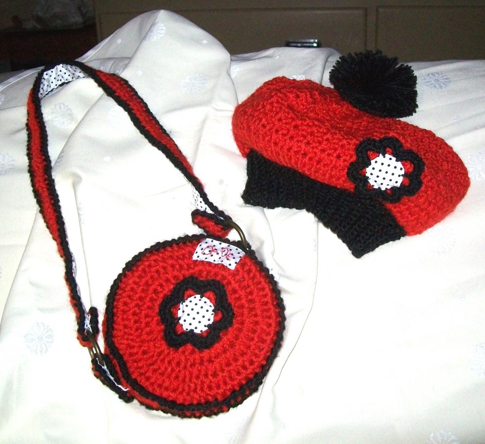 cappellino e borsetta