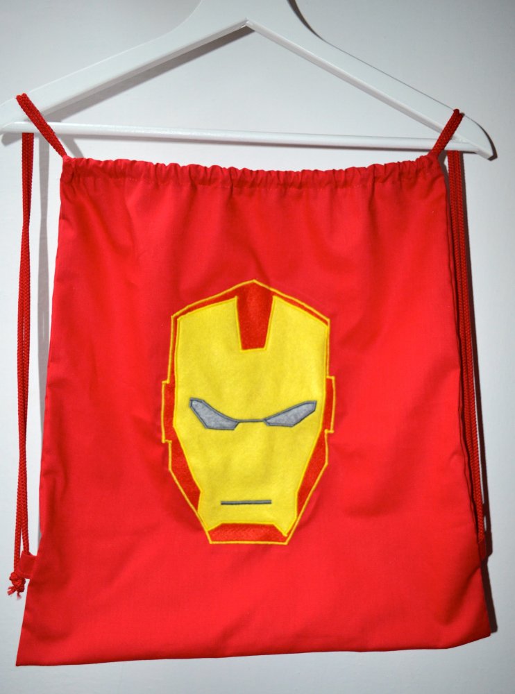 Zainetto rosso con maschera di Iron Man 
