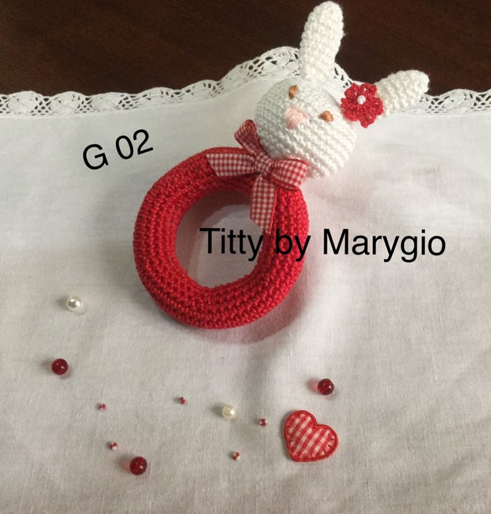 Sonaglio-gioco in amigurumi coniglietto