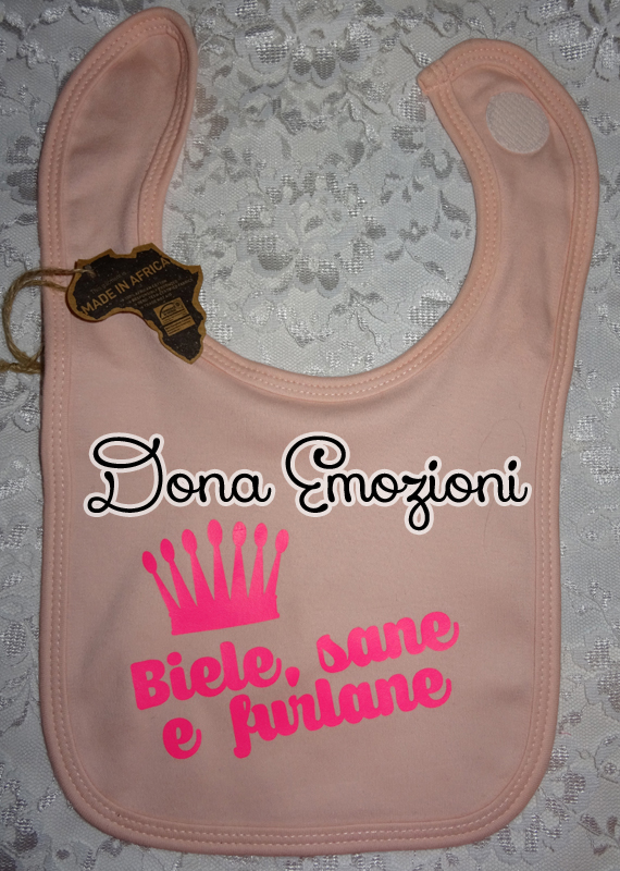 Bavaglino rosa con scritta in friulano