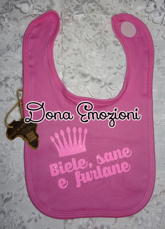 Bavaglino rosa chewing gum con scritta glitter in friulano