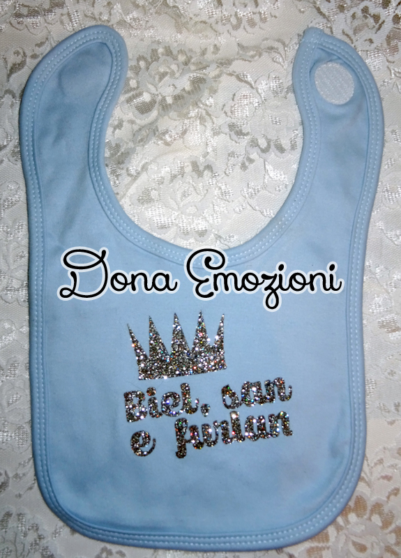 Bavaglino azzurro con scritta glitter in friulano 