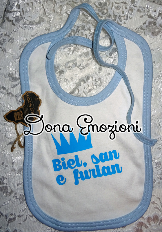 Bavaglino azzurro con scritta in friulano 
