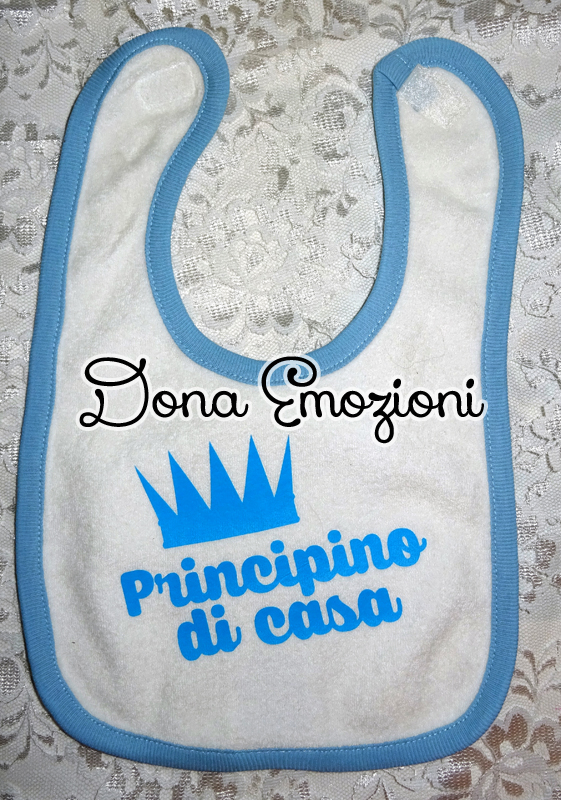 Bavaglino azzurro con scritta 