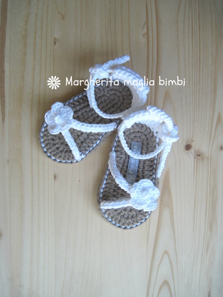 Sandali/scarpine neonata/bambina in puro cotone bianco/ecr fatti a mano all'uncinetto