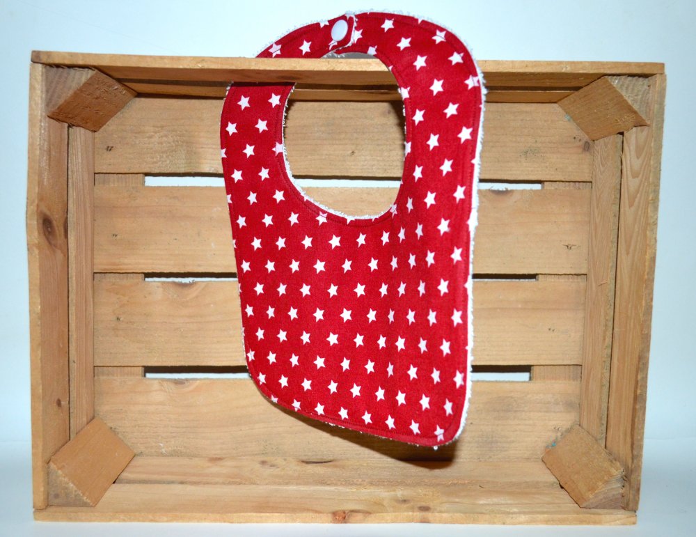 Bavaglio rosso con stelle bianche