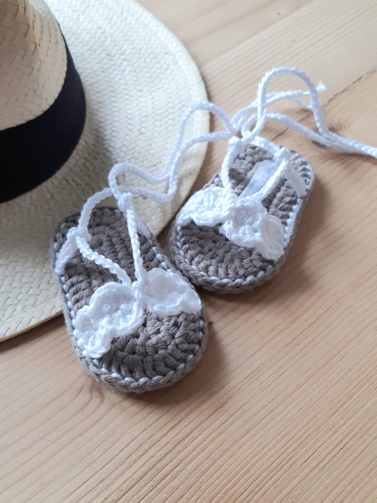 Sandali  cotone color avorio per bambina - scarpine fatte a mano all'uncinetto