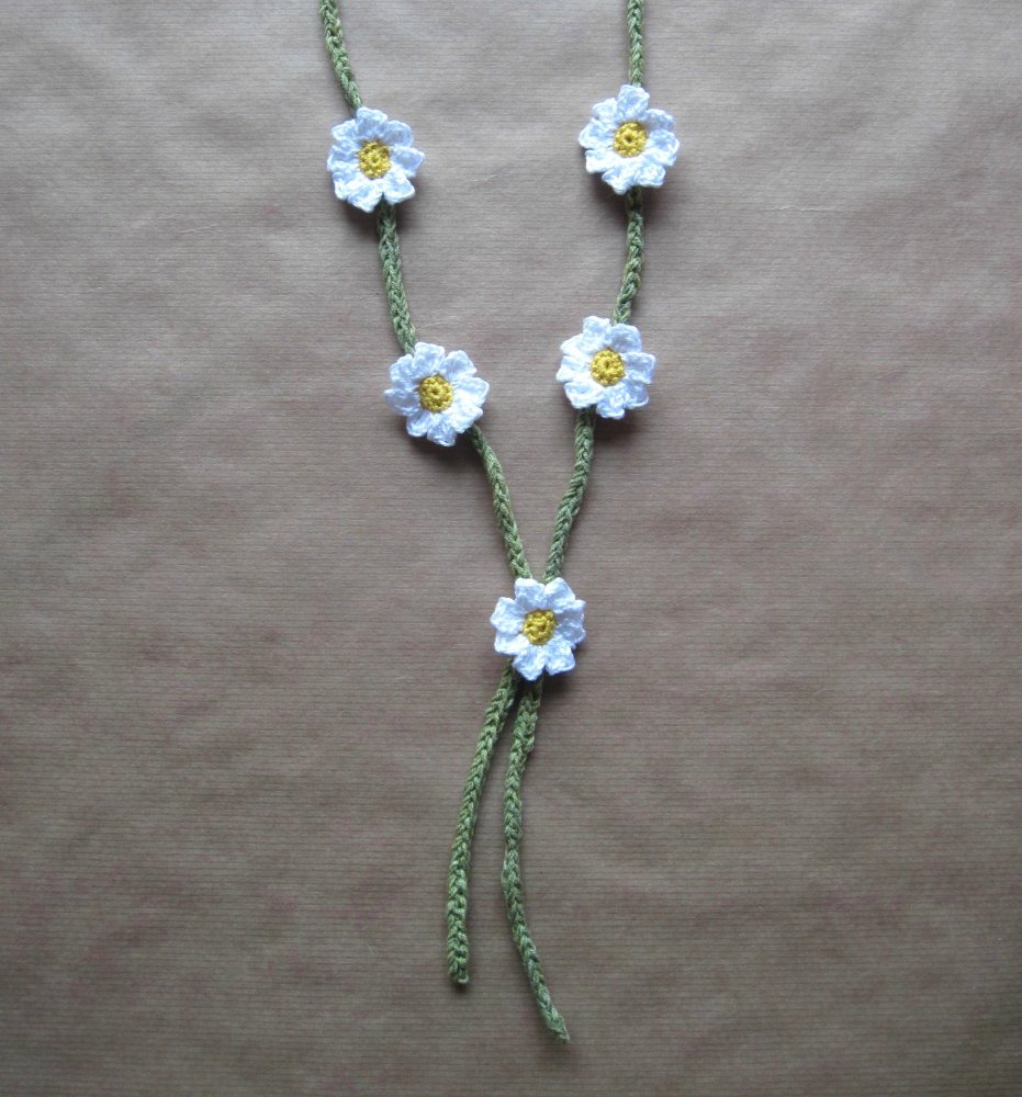 Collana - braccialetto - fascetta - cavigliera - cintura a margherite fatta all'uncinetto - puro cotone