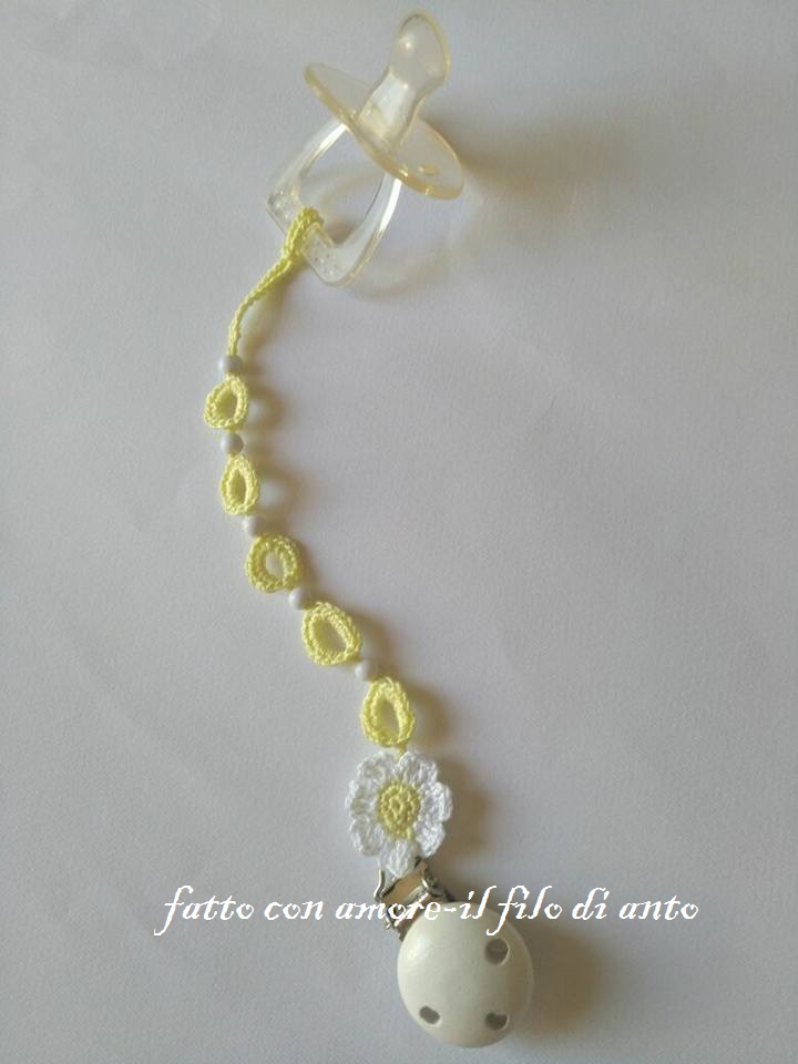 Catenella porta ciuccio in cotone con perline e fiore