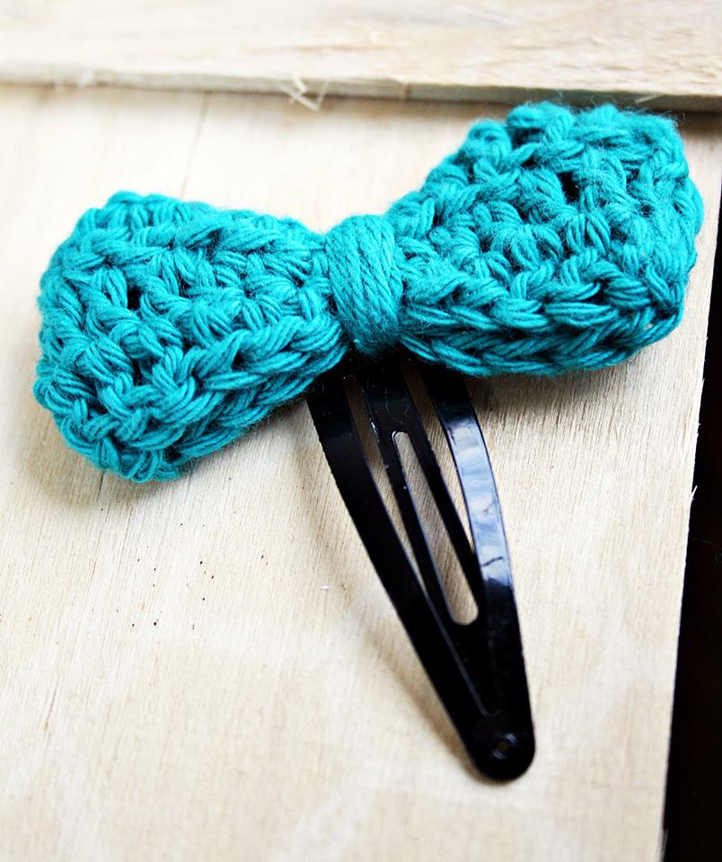 Set di 2 Mollette per capelli+anello a uncinetto