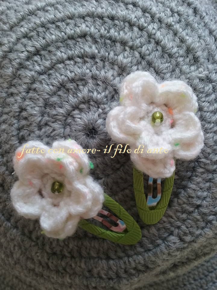 Coppia fermacapelli bambina con fiore bianco