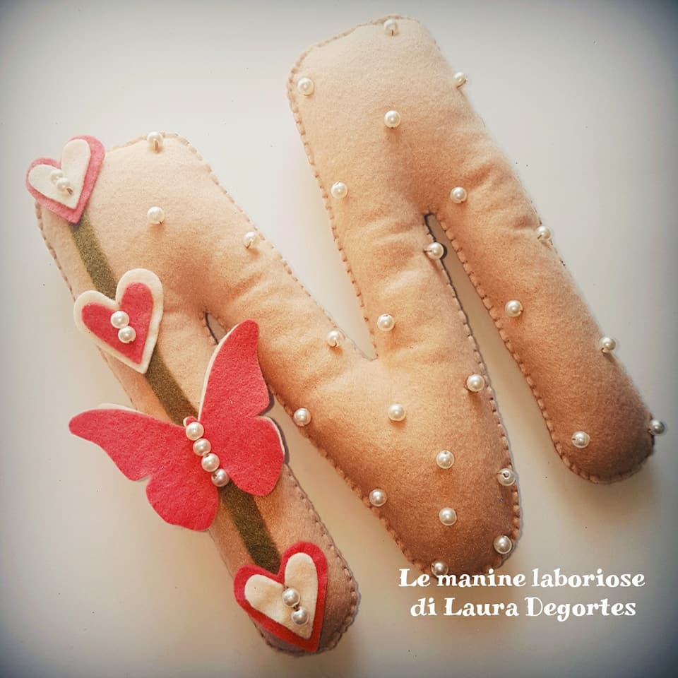 Lettera decorativa in feltro 21cm x18 cm