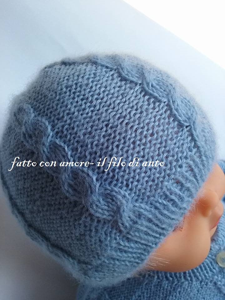 Cappello bambino blu denim con lavoro a trecce in pura lana baby