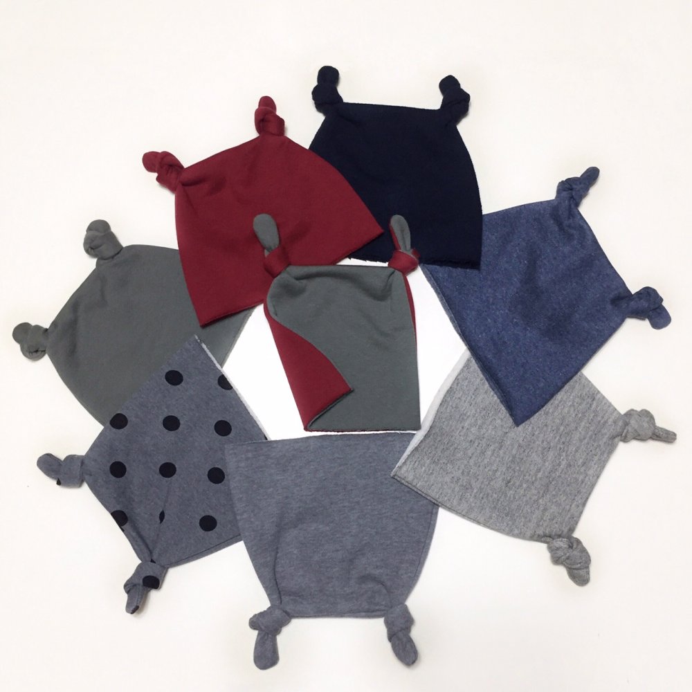 CUFFIETTA con ORECCHIE annodate in felpa