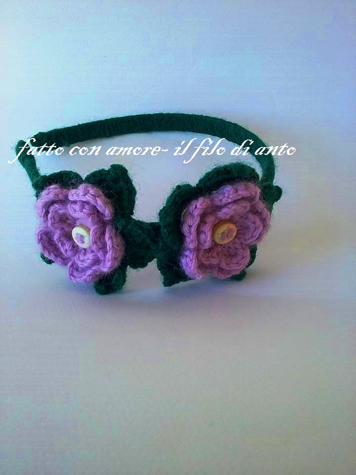 Cerchietto per capelli con fiori fatti a mano