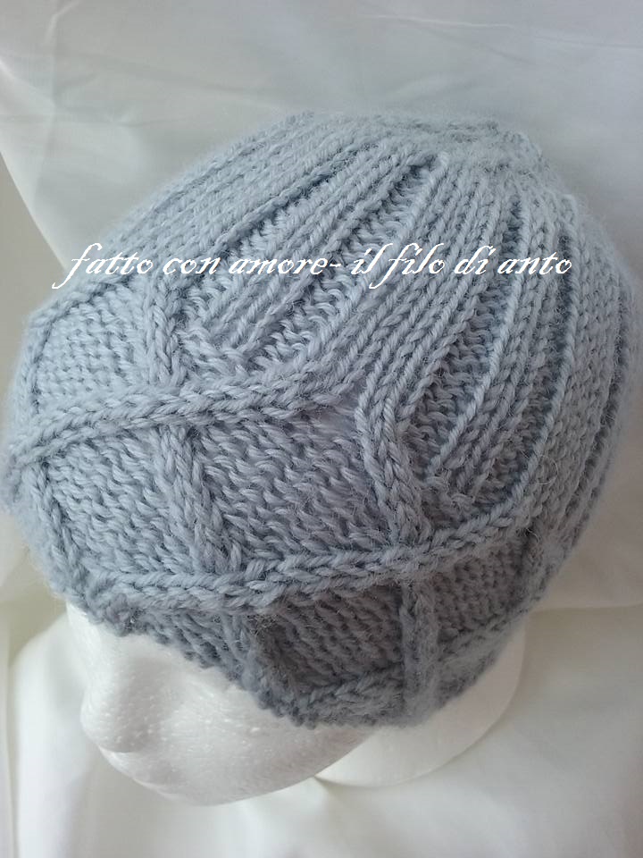 Cappello grigio chiaro in pura lana 100%