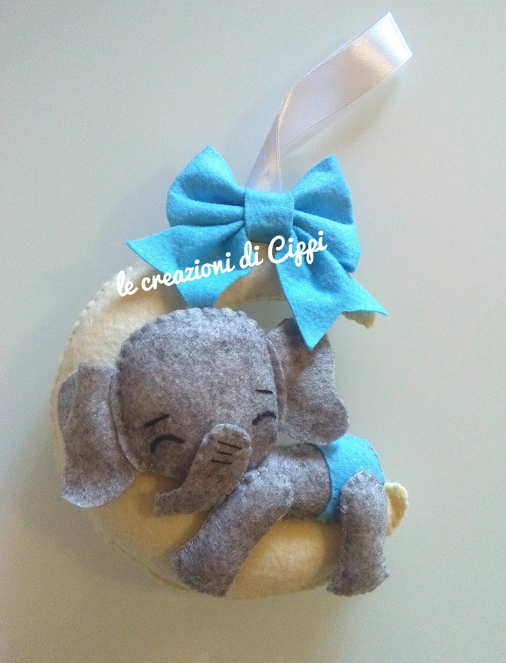 Fiocco nascita da culla elefante sulla luna, in pannolenci fatto a mano.