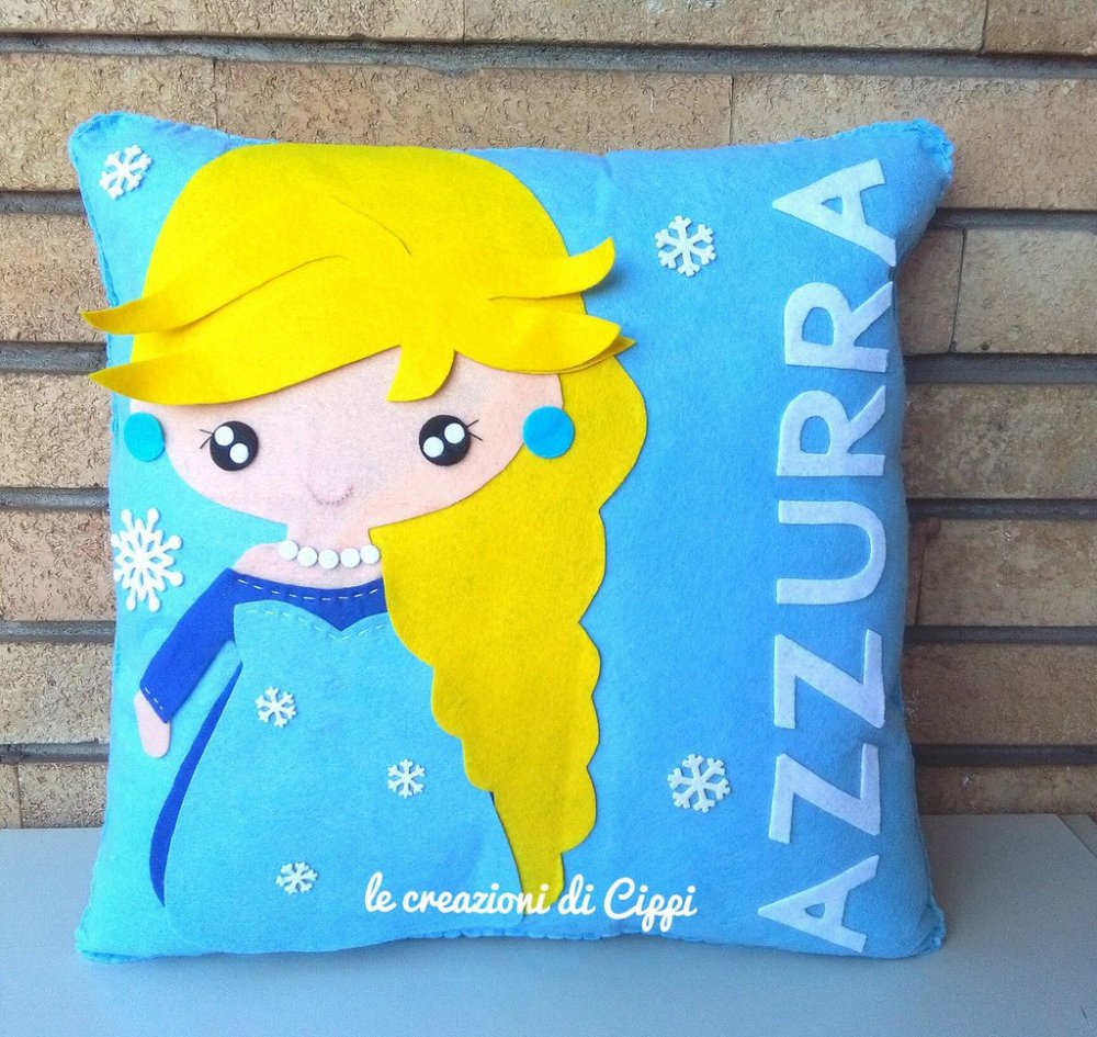 Cuscino principessa personalizzato con nome fatto a mano in pannolenci.