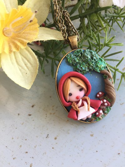 Non pi disponibile -Collana con ciondolo Cappuccetto Rosso