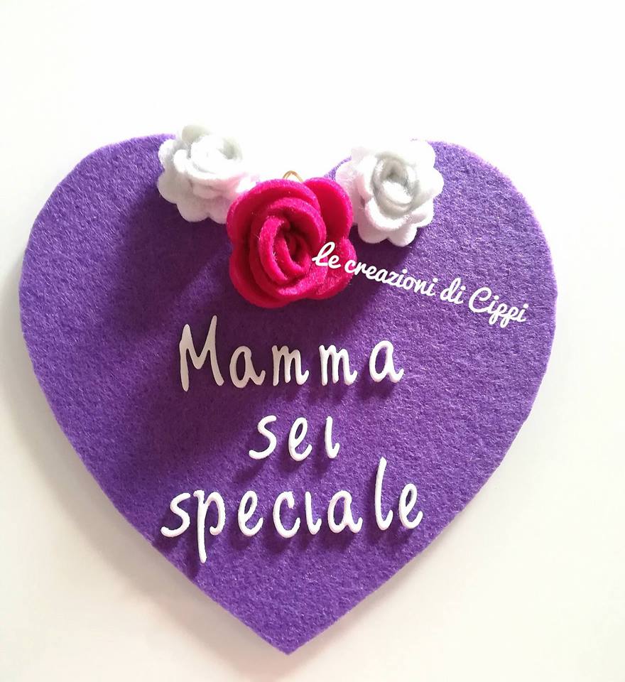 Cuore in feltro idea regalo festa della mamma con frase personalizzata.