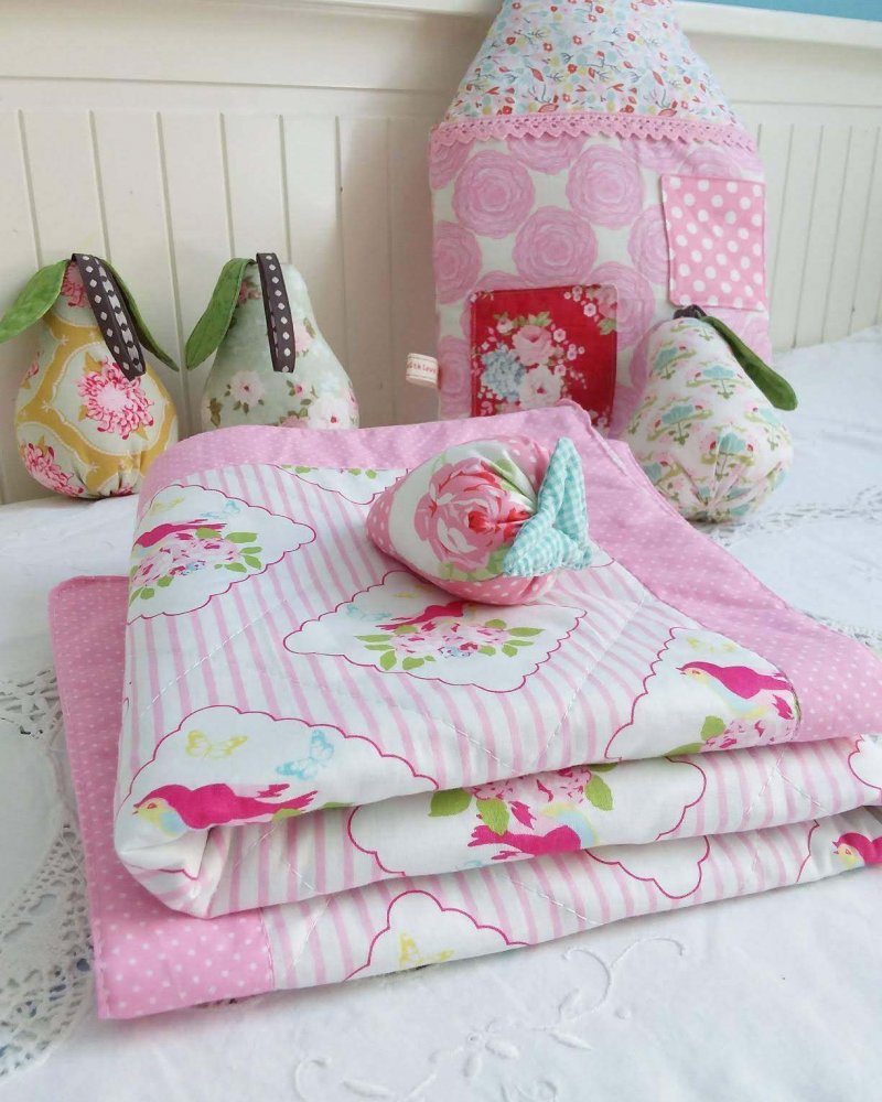 Trapuntina rosa per la culla, regalo nascita e battesimo per bimbe, rosa e Shabby chic