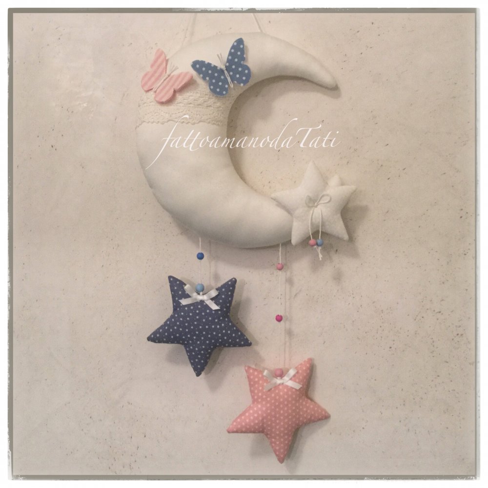 Fiocco nascita luna per gemelli in cotone bianco con stelle e farfalle rosa e blu