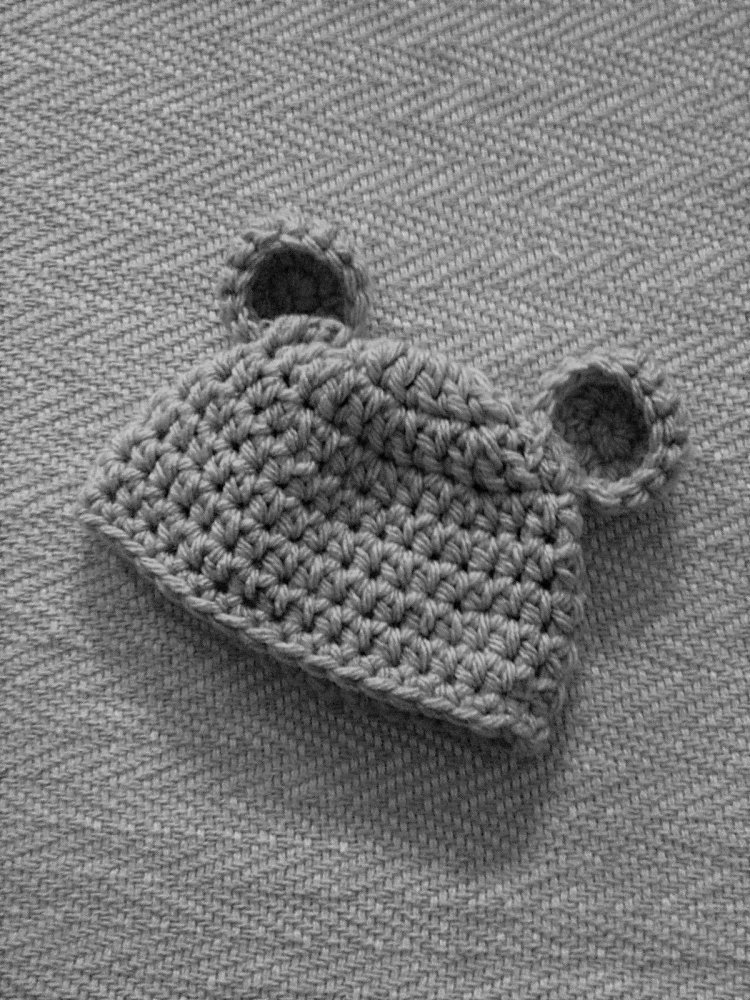 Cappellino in  lana  realizzazione uncinetto