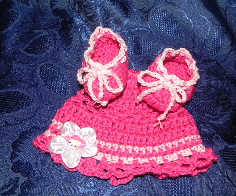 Cappellino e scarpette bebè rosa-fuxia