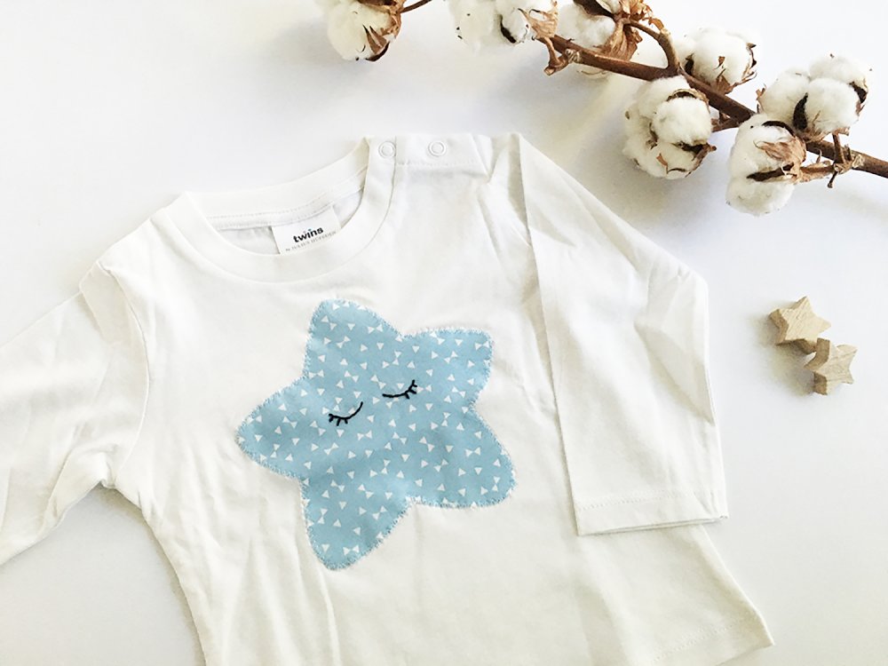 T-shirt bambino 4-6 mesi - 68 cm con stellina azzurra ricamata a mano