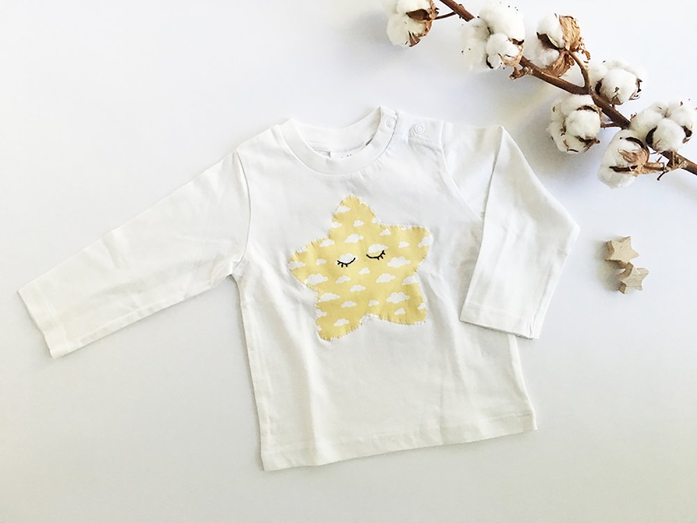 T-shirt bambino 4-6 mesi - 68 cm con stellina gialla ricamata a mano