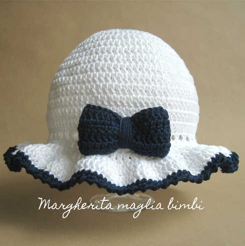 Cappello/cappellino bimba - balza e fiocco - cotone bianco e blu - uncinetto - Battesimo