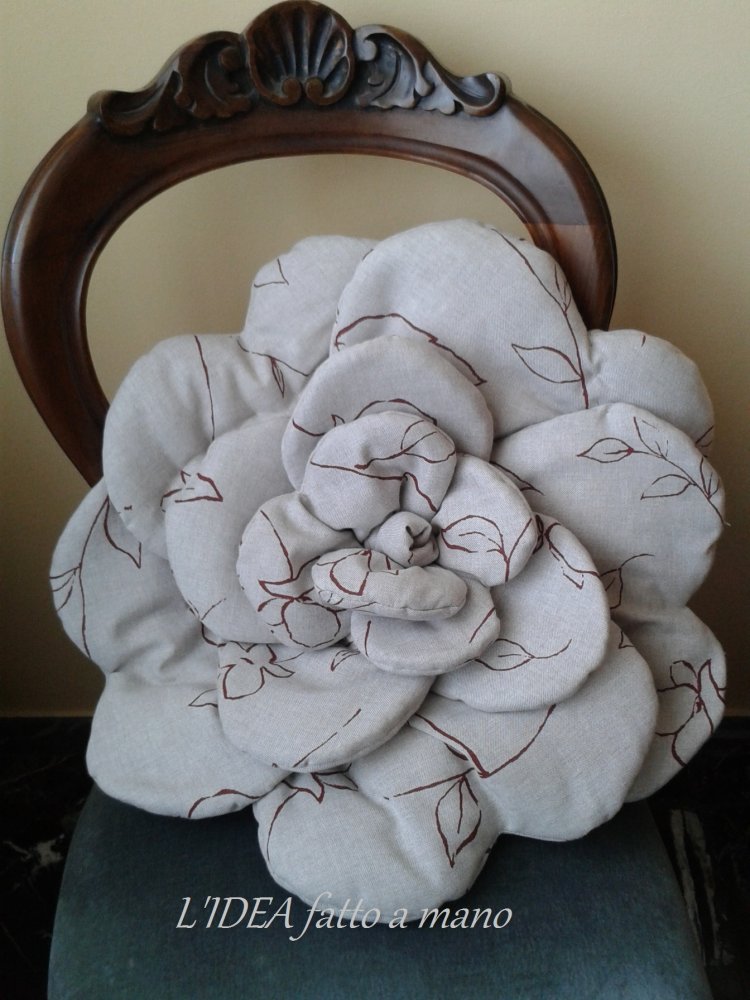 Come fare cuscini a forma di fiore. 5 facili tutorial