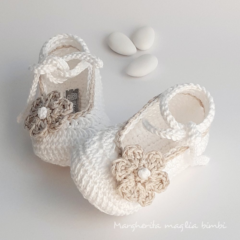 Scarpine bambina/neonata con fiore ecru - Battesimo - cotone bianco 