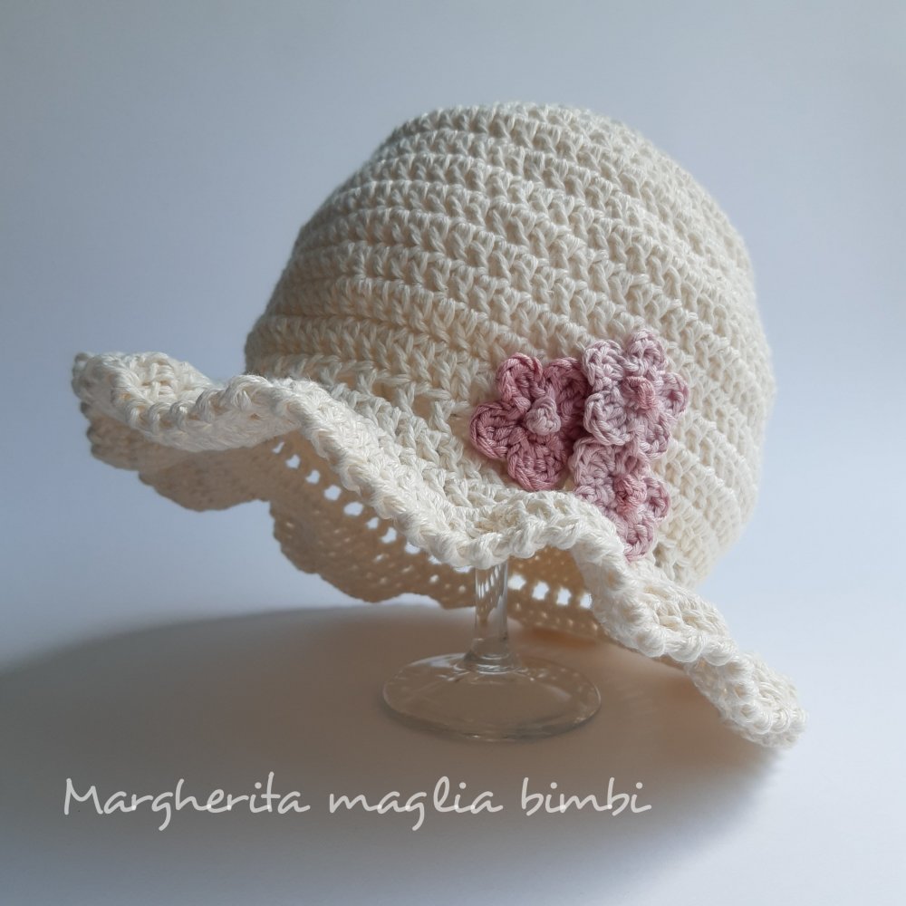 Cappello con balza bambina/neonata cotone e lino panna - fiori rosa antico - Battesimo