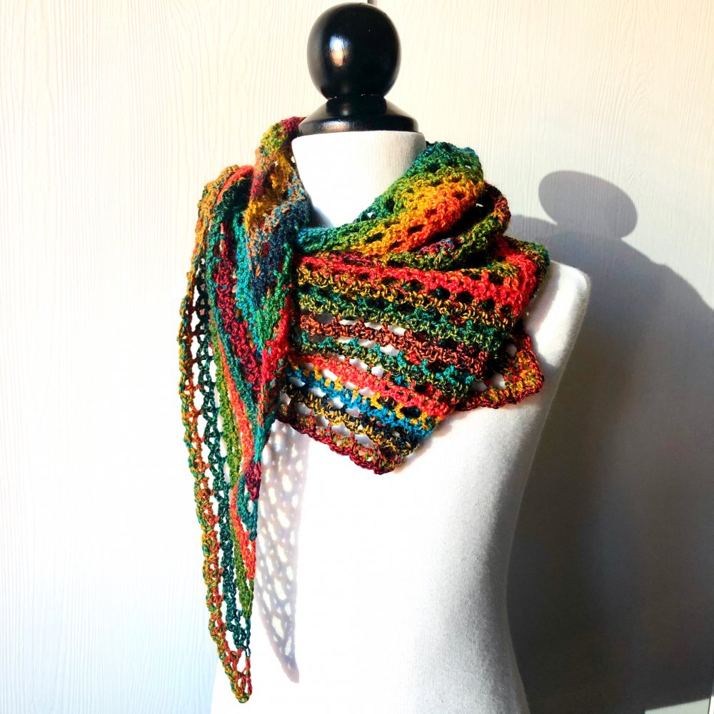 Scialle multicolor in lana. Idea regalo