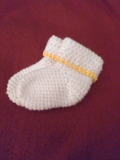 Golfino e calzini neonato all'uncinetto