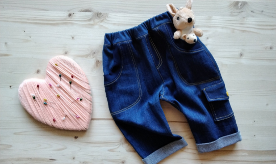 PANTALONE CARGO bambino in chambray jeans di cotone con elastico in vita, tasca alla francese e tasca toppa su fianco. Handmade