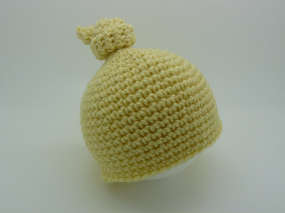 Berretta di lana con simpatico nodo per neonato - giallo