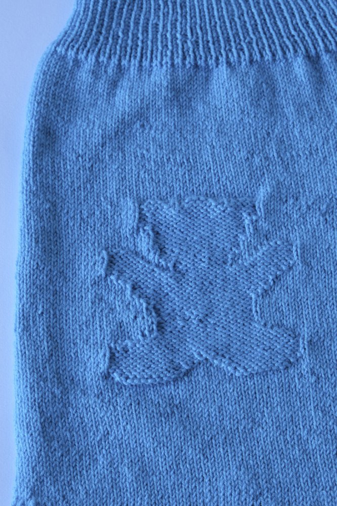 copertina chiusa per neonato lavorata a maglia in pura lana azzurra