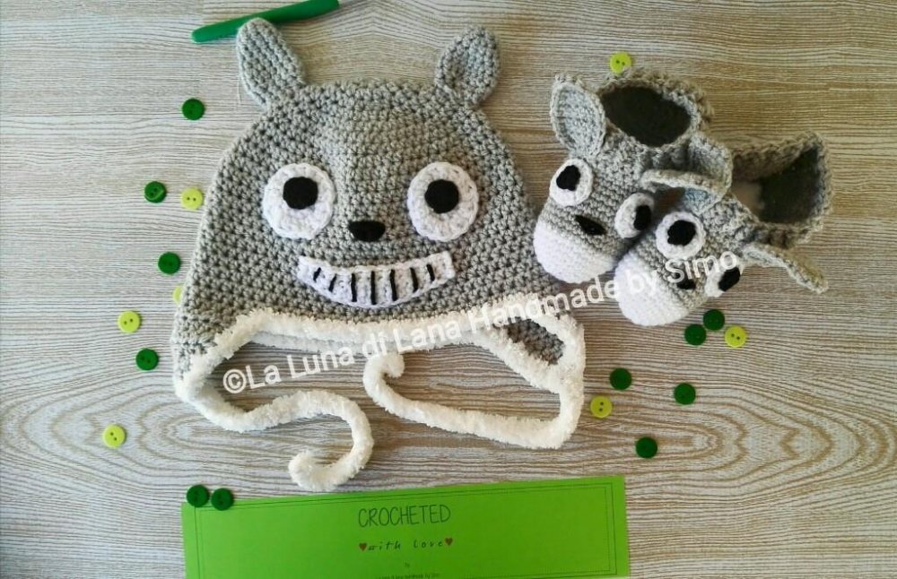 Cappellino e scarpine ispirati a Totoro per bimbo o bimba