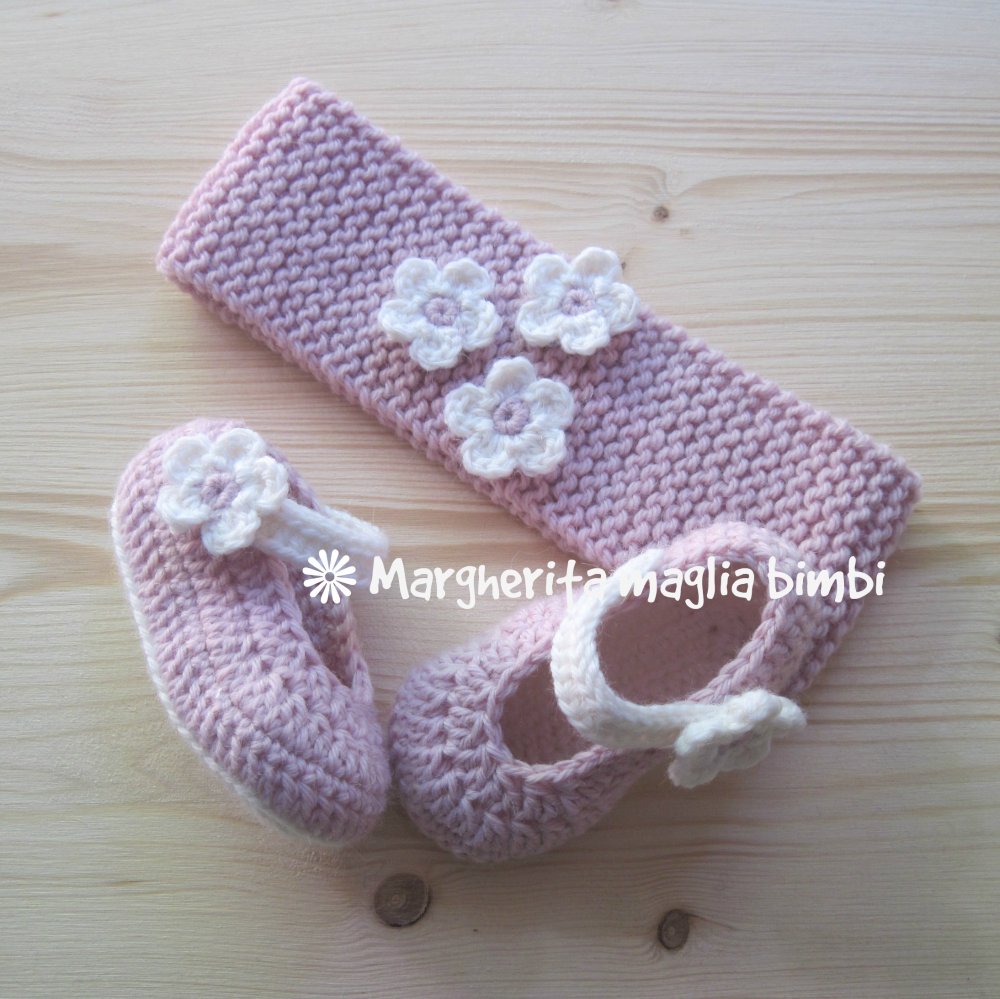 Fascetta e scarpine coordinate per neonata - bianco e rosa - baby shower - idea regalo