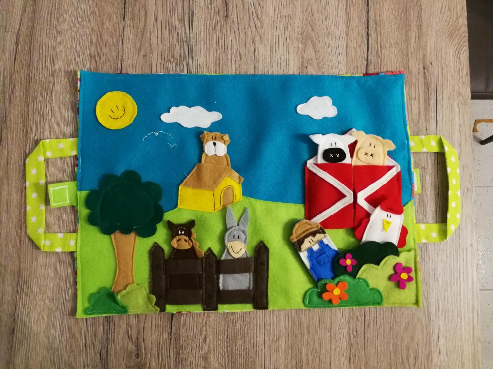 Valigetta portatile delle marionette da dito in feltro e stoffa a tema fattoria con paesaggio 